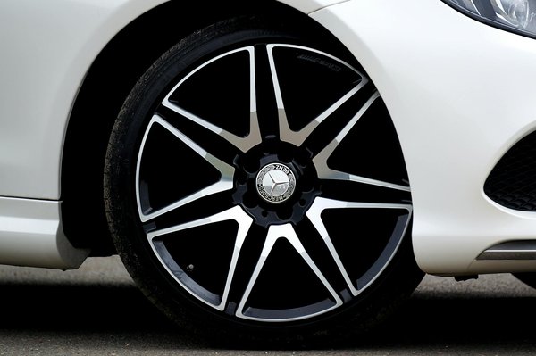 Serrurier voiture Valence : dépannages express et services clés