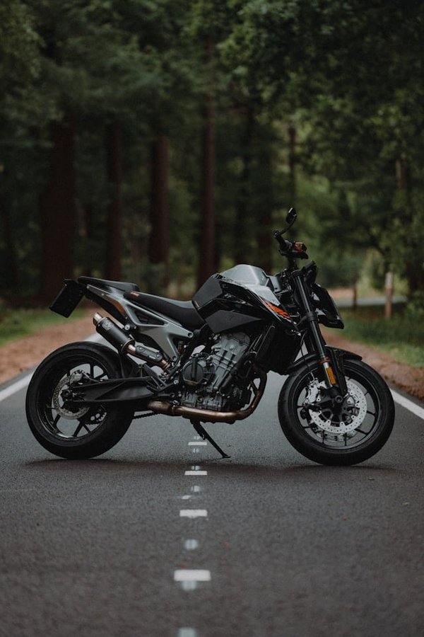 Quelles sont les démarches légales pour modifier la puissance d'une moto homologuée ?